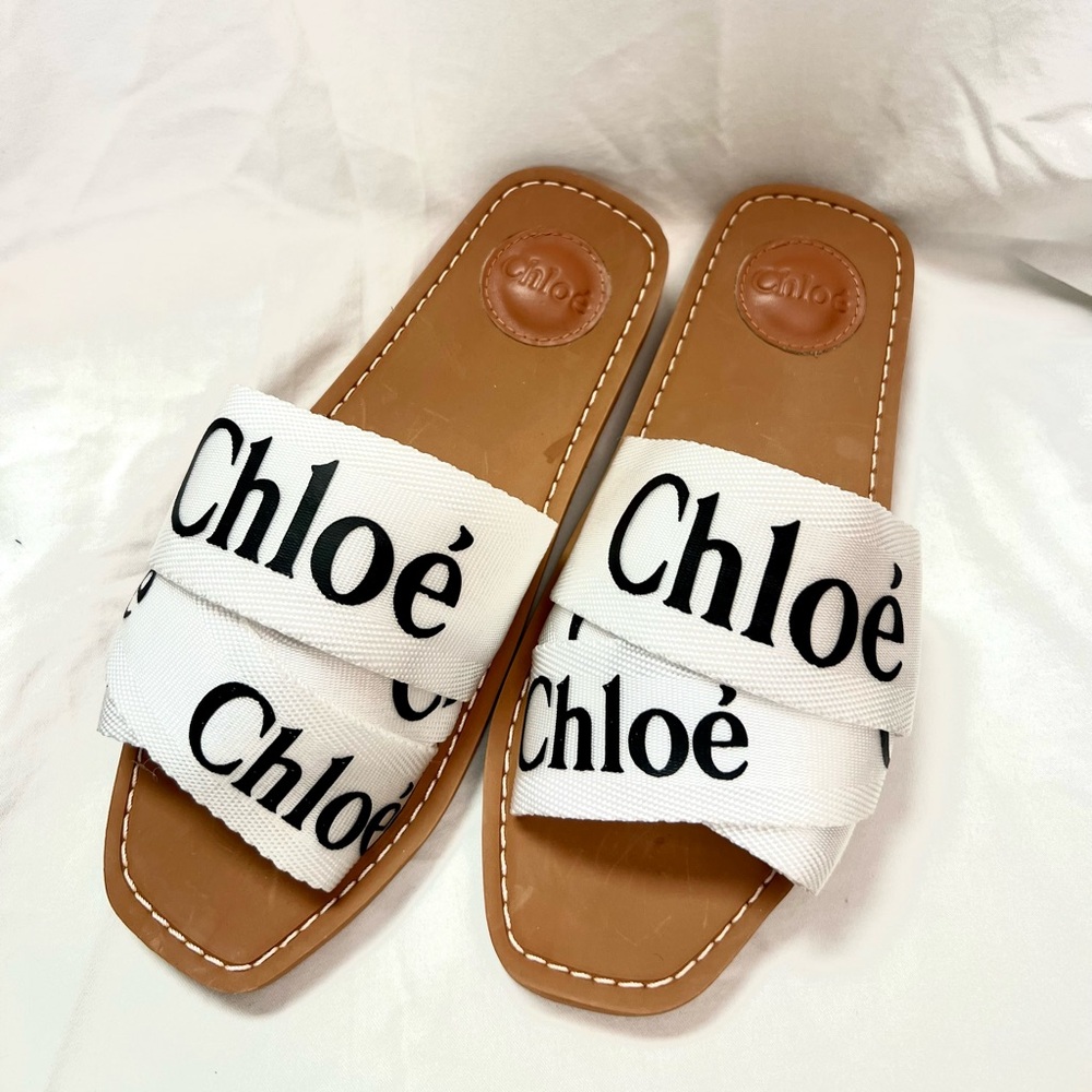 Chloé White and Tan Logo Slide Sandals